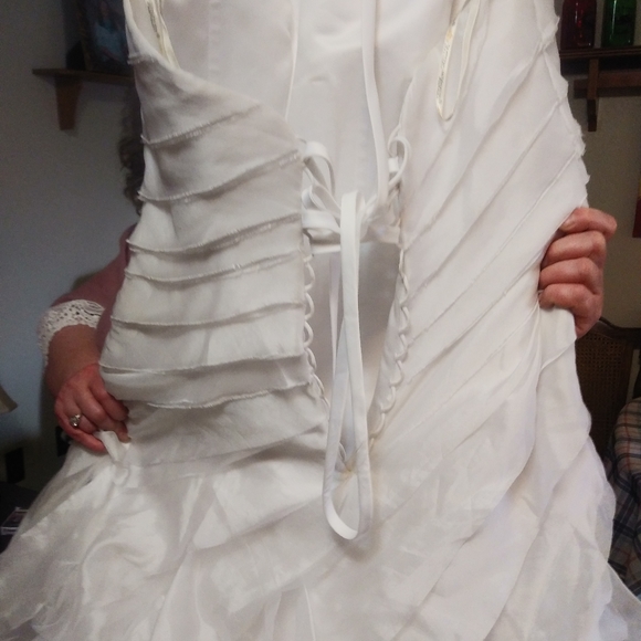 Wedding dress - Picture 5 of 6
